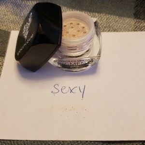 Younique Moodstruck Eye Pigment - Sexy